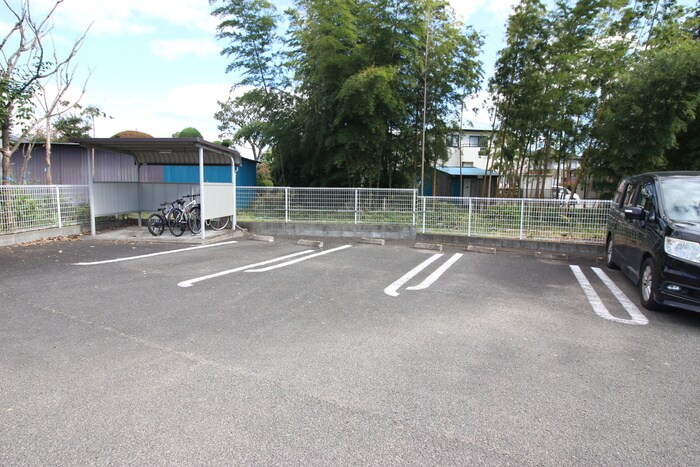 物件外観写真3　(駐車場)