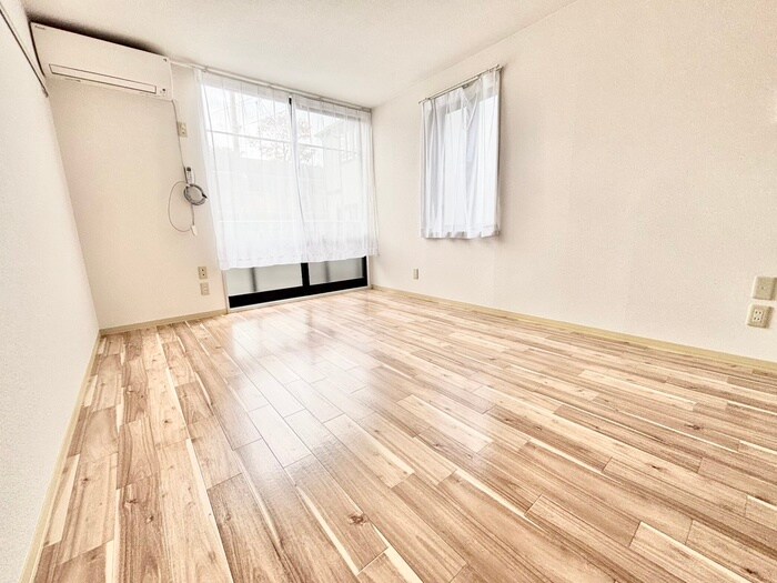 物件内観写真2　(居室)