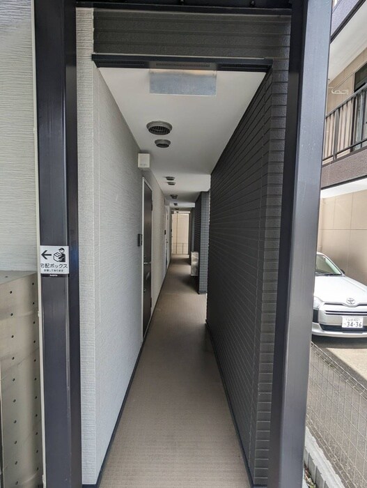 物件外観写真5　(エントランス部分)