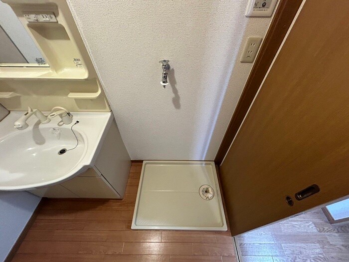 物件内観写真15　(洗濯機置場)