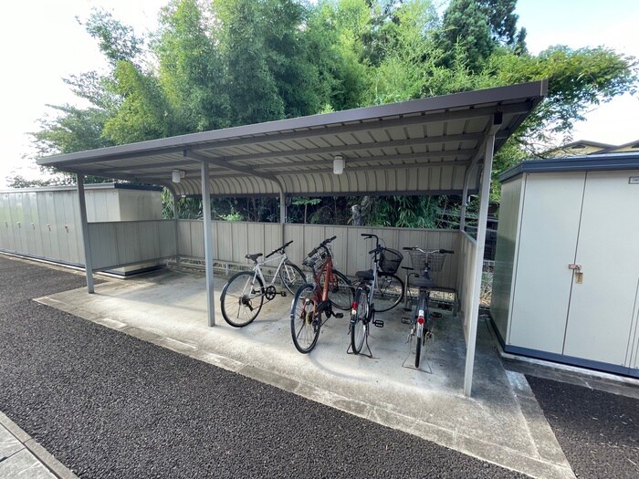 物件外観写真4　(駐輪場)