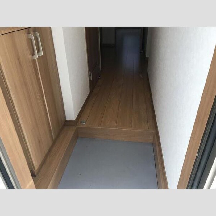 物件内観写真13　(玄関)
