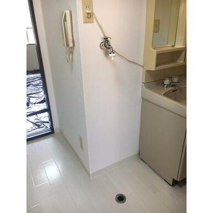 物件内観写真11　(洗濯機置場)