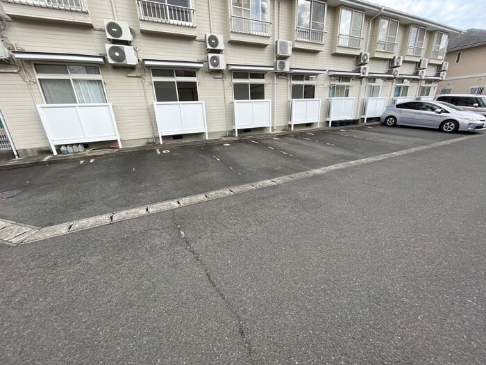 物件外観写真6　(駐車場)