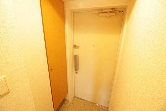物件内観写真16　(玄関)