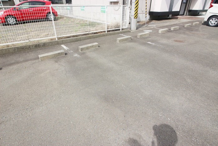 物件外観写真3　(駐車場)