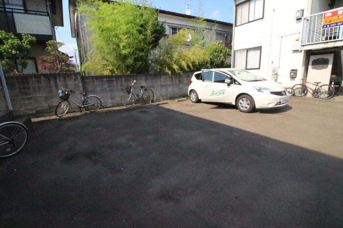 物件外観写真2　(駐車場)