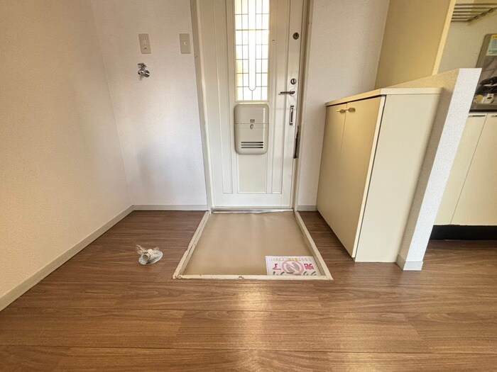物件内観写真18　(玄関)