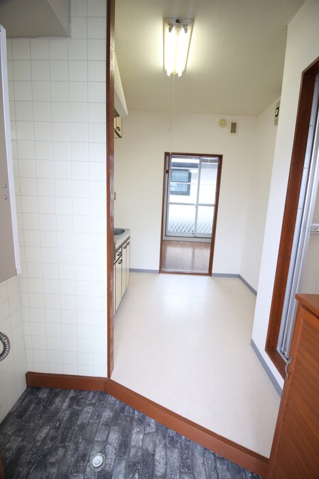 物件内観写真12　(玄関)