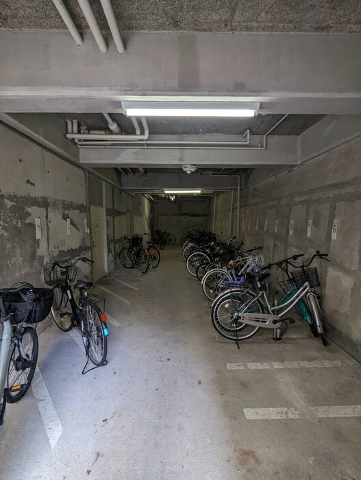 物件外観写真4　(駐輪場)