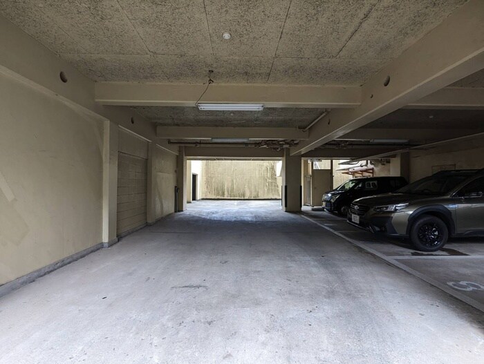 物件外観写真5　(駐車場)