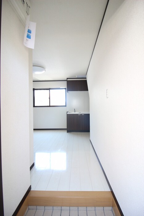 物件内観写真16　(玄関)