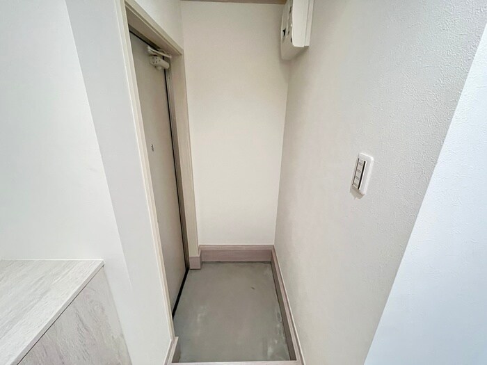 物件内観写真18　(玄関)