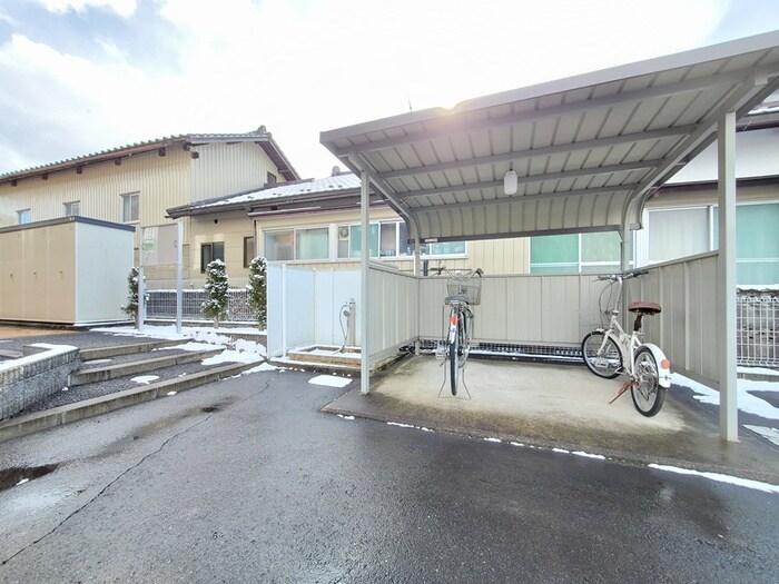 物件外観写真3　(駐輪場)
