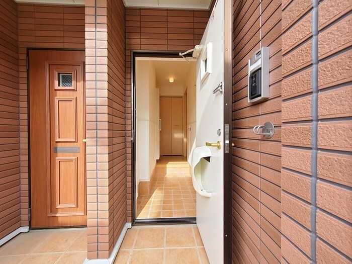 物件内観写真13　(玄関)