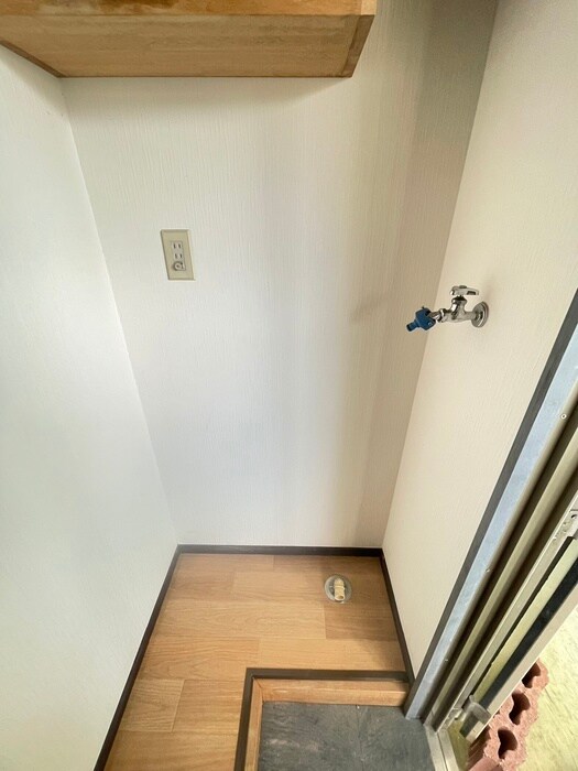 物件内観写真13　(洗濯機置場)