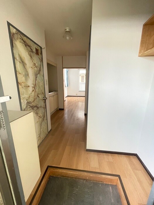 物件内観写真18　(玄関)