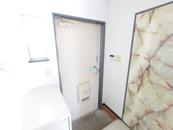 物件内観写真21　(玄関)