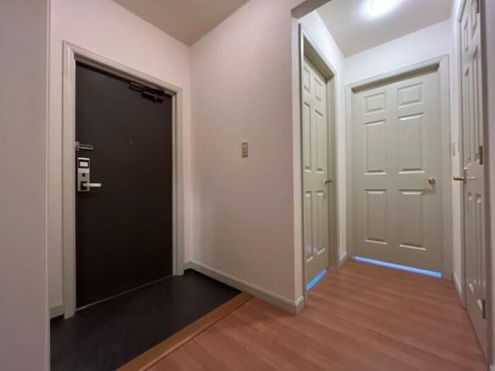 物件内観写真16　(玄関)