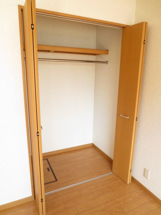 物件内観写真12　(収納)