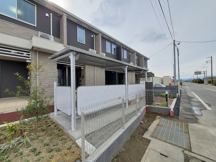 物件外観写真2　(駐輪場)