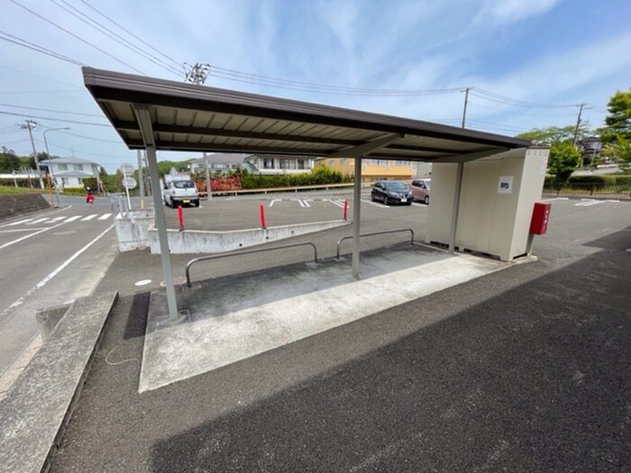 物件外観写真2　(駐輪場)