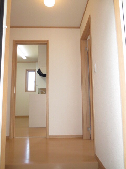 物件内観写真13　(玄関)