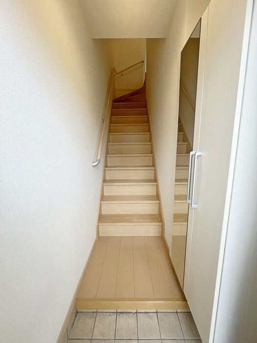 物件内観写真12　(玄関)