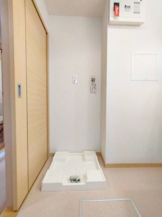 物件内観写真12　(洗濯機置場)