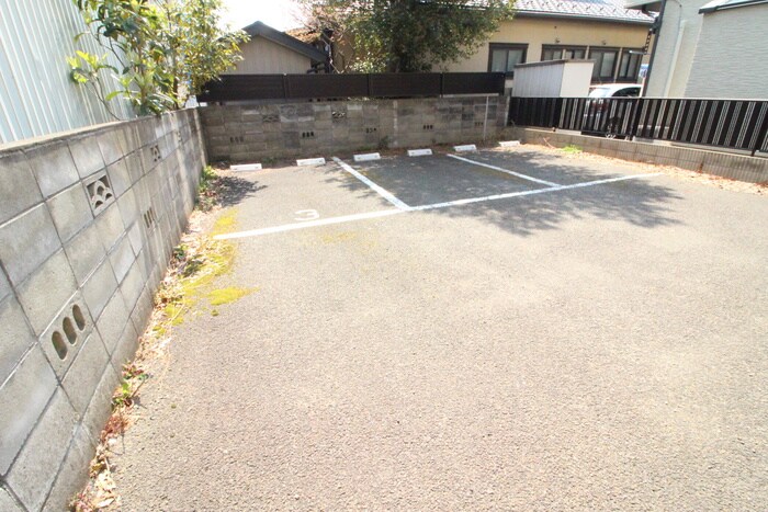 物件外観写真6　(駐車場)