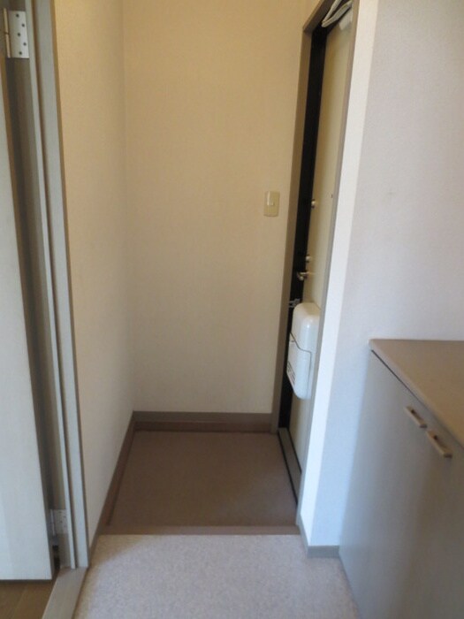物件内観写真13　(玄関)