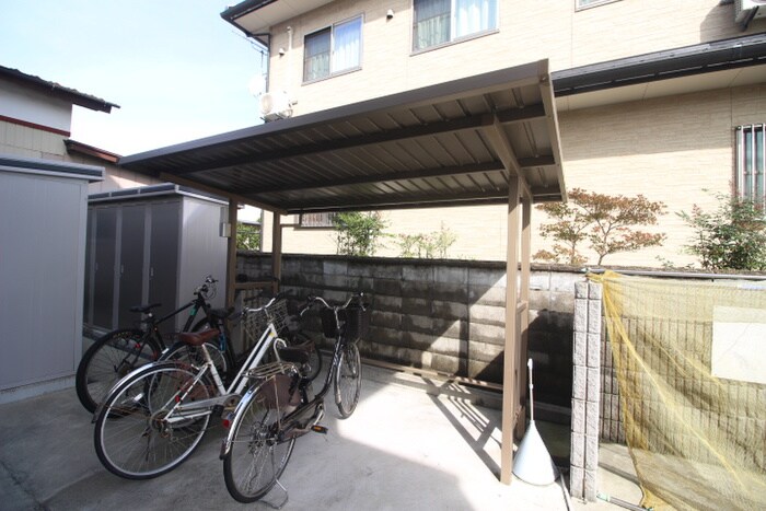 物件外観写真4　(駐輪場)
