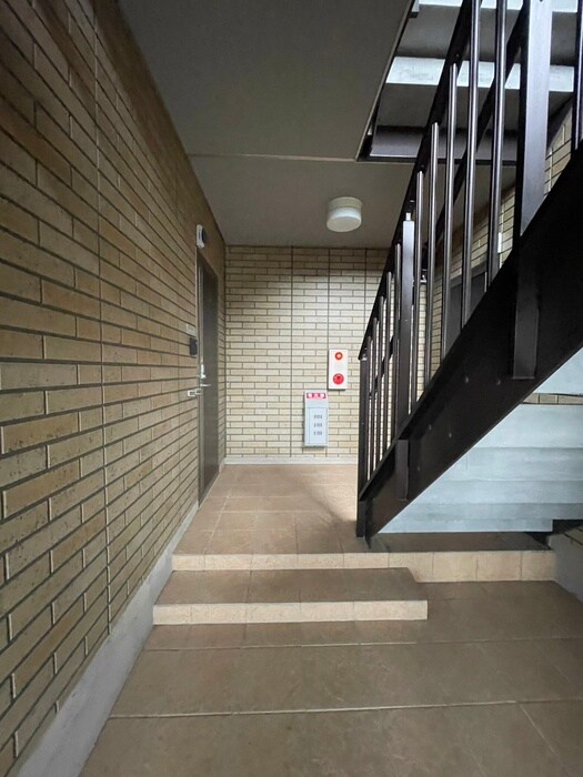 物件外観写真6　(エントランス部分)