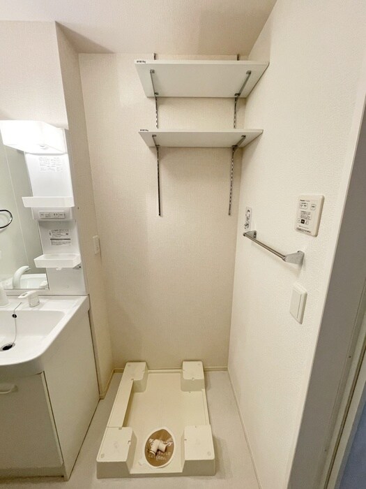 物件内観写真12　(洗濯機置場)