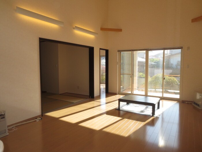 物件内観写真4　(居室)