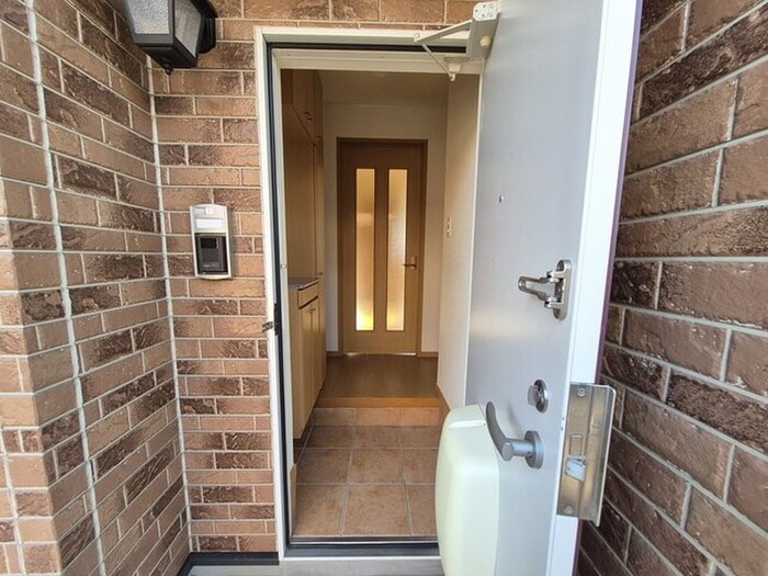 物件内観写真11　(玄関)