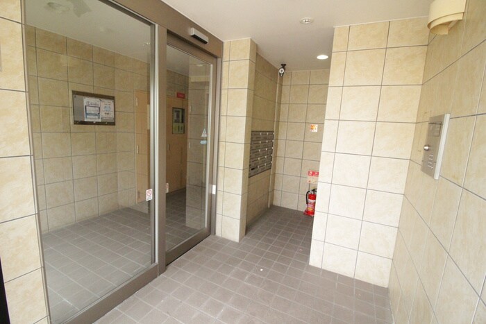 物件外観写真3　(エントランス部分)