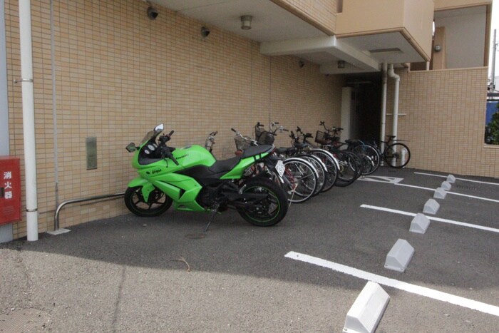 物件外観写真4　(駐輪場)