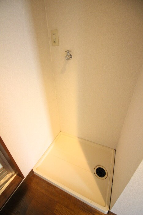 物件内観写真12　(洗濯機置場)