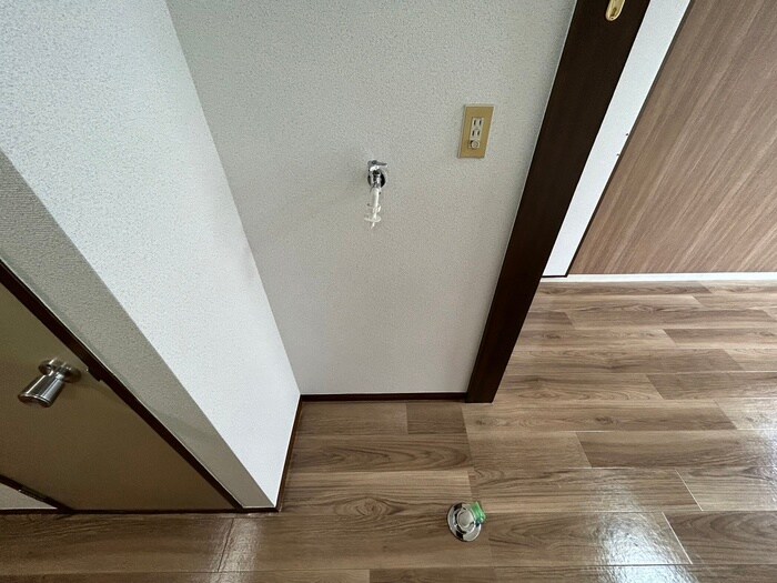 物件内観写真15　(洗濯機置場)