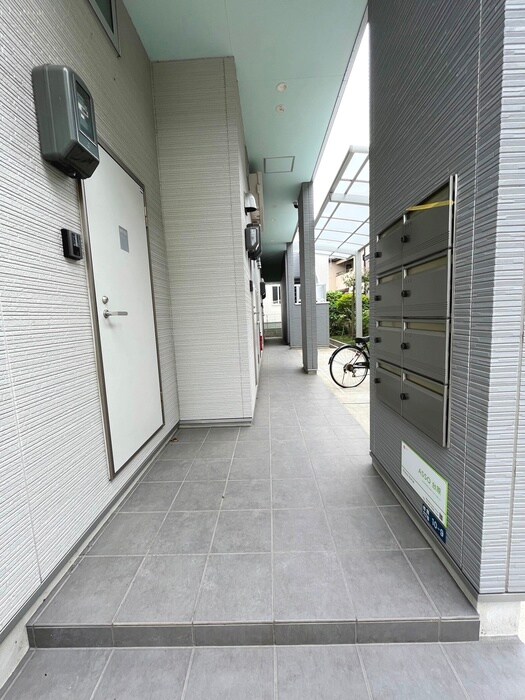 物件外観写真3　(エントランス部分)