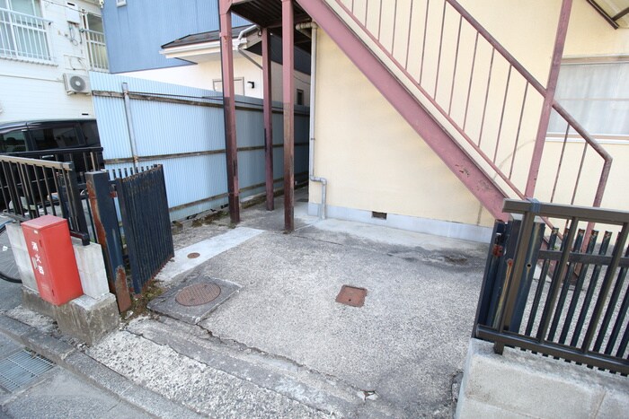 物件外観写真4　(エントランス部分)