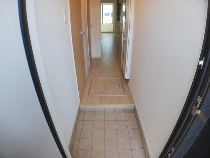 物件内観写真12　(玄関)