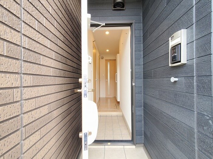 物件内観写真9　(玄関)