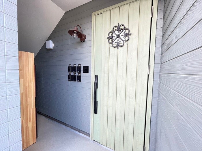 物件外観写真5　(エントランス部分)