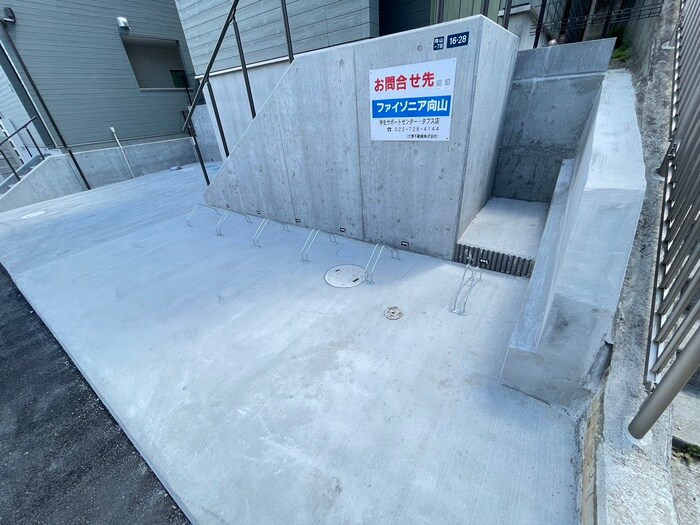 物件外観写真6　(駐車場)