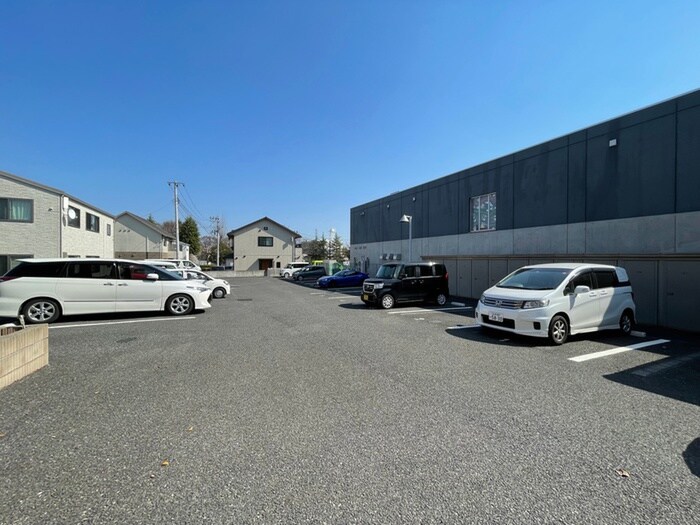 物件外観写真4　(駐車場)
