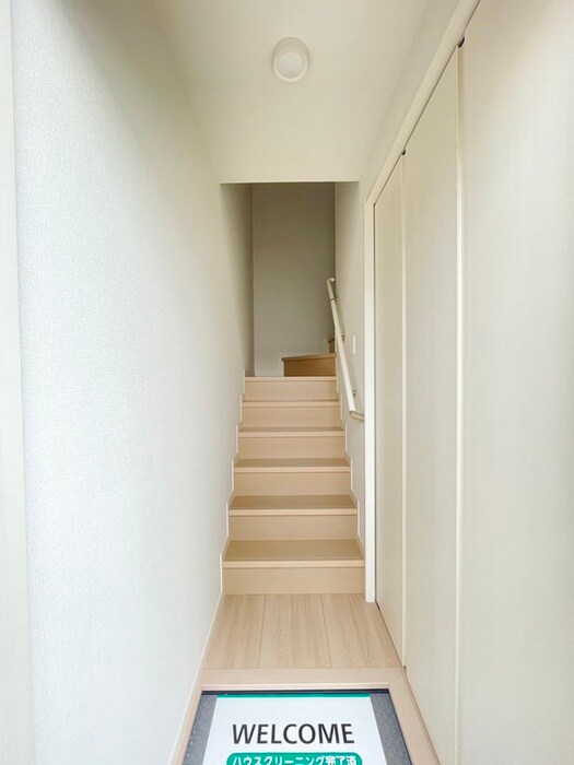 物件内観写真16　(玄関)