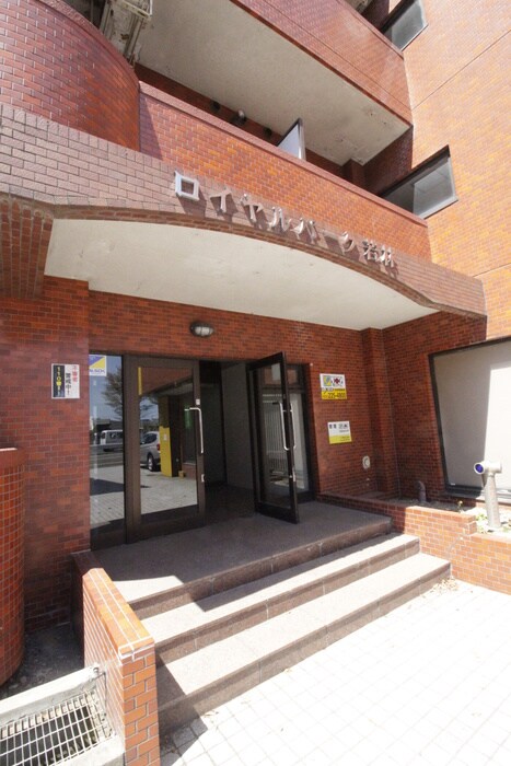 物件外観写真2　(エントランス部分)