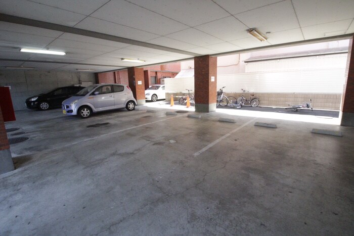 物件外観写真3　(駐車場)